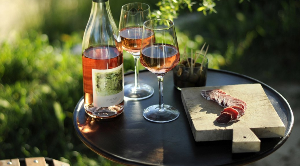 Rượu vang hồng dễ dàng kết hợp với các món khai vị